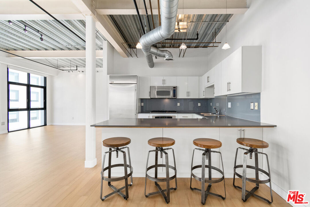 330 11th St Unit: 607