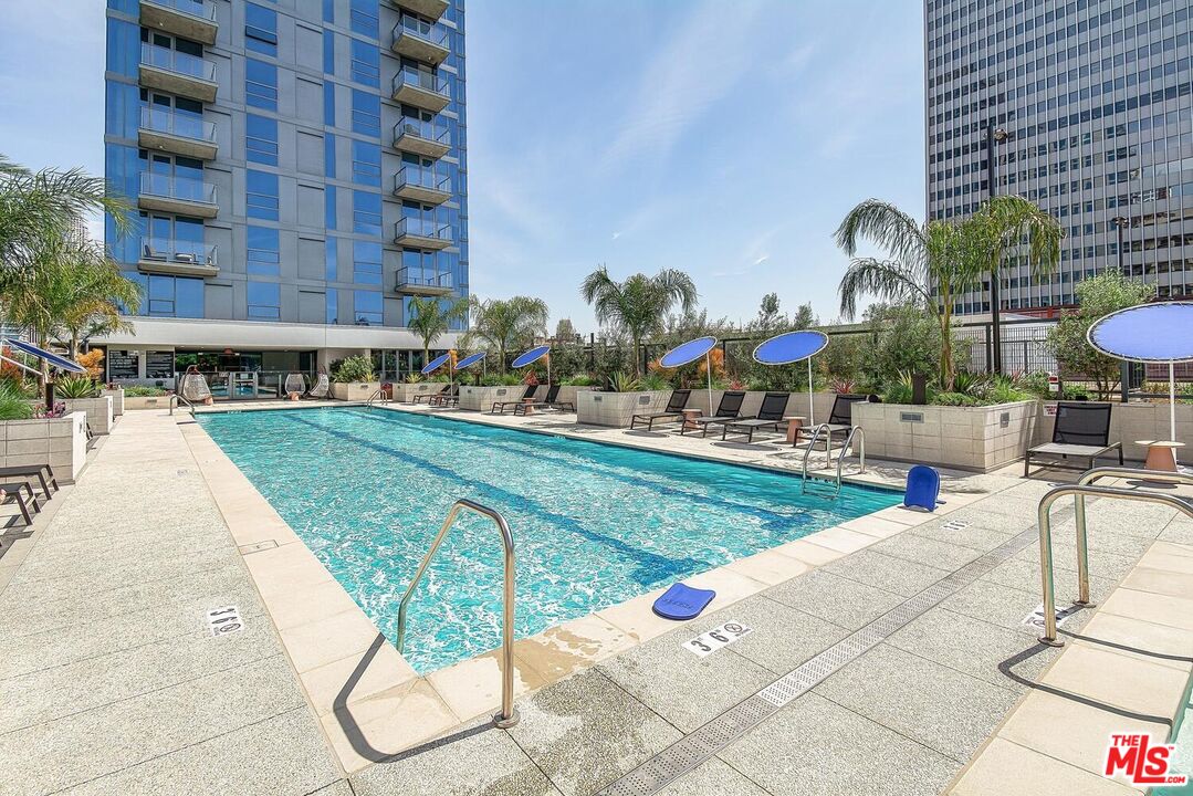 330 11th St Unit: 607