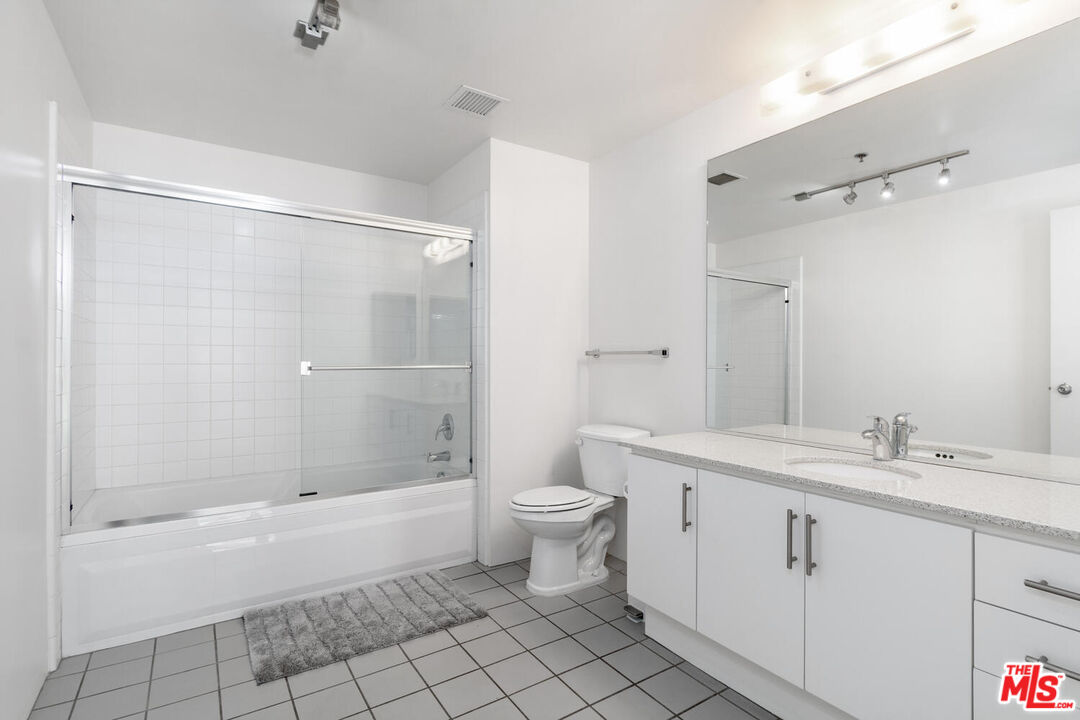 330 11th St Unit: 607