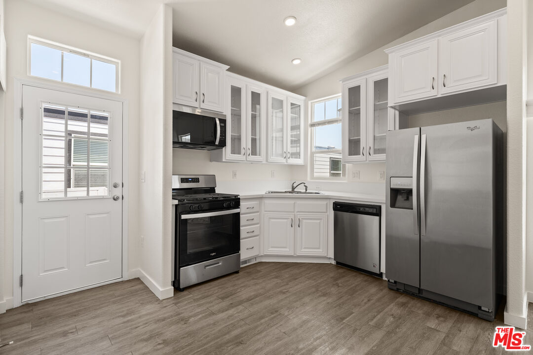 8250 Lankershim Blvd Unit: 30