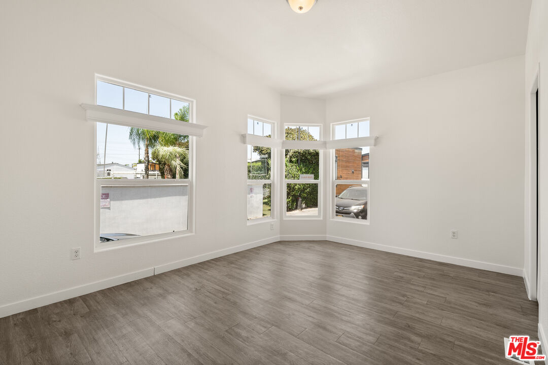 8250 Lankershim Blvd Unit: 30