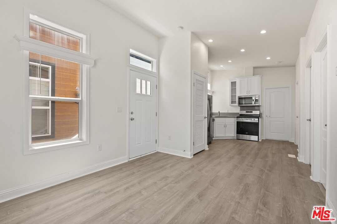 8250 Lankershim Blvd Unit: 140