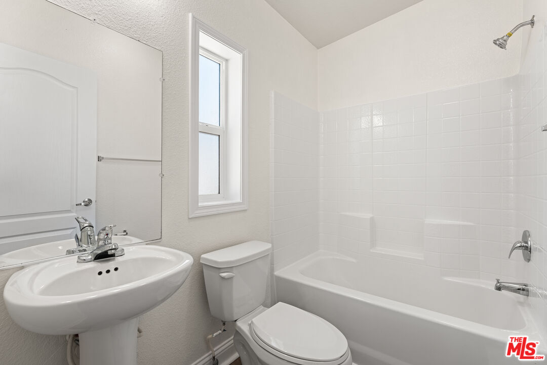 8250 Lankershim Blvd Unit: 140