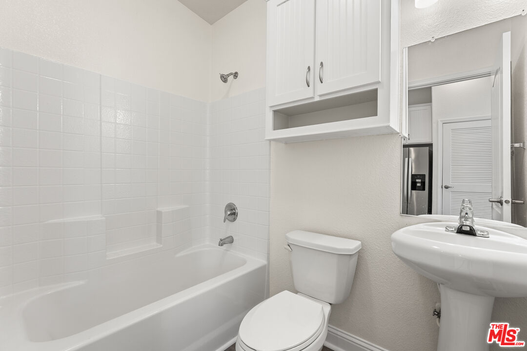 8250 Lankershim Blvd Unit: 140