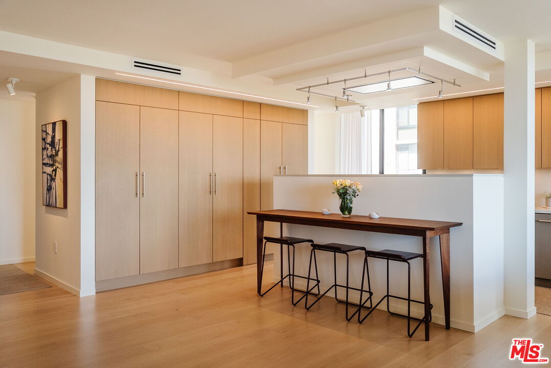 211 S Spalding Dr Unit: 301S