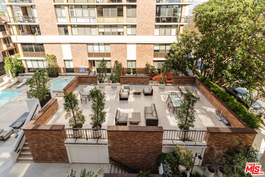 211 S Spalding Dr Unit: 301S