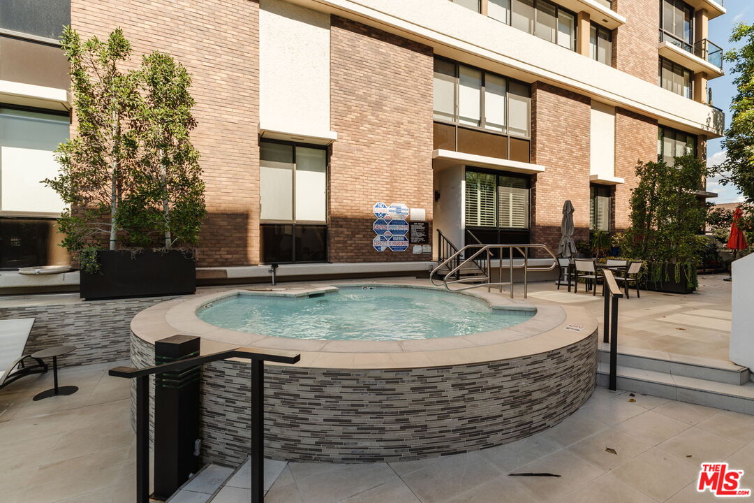 211 S Spalding Dr Unit: 301S