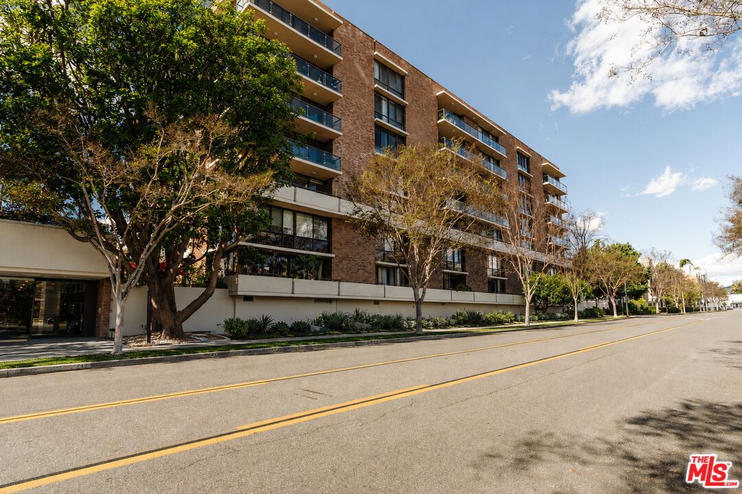 211 S Spalding Dr Unit: 301S