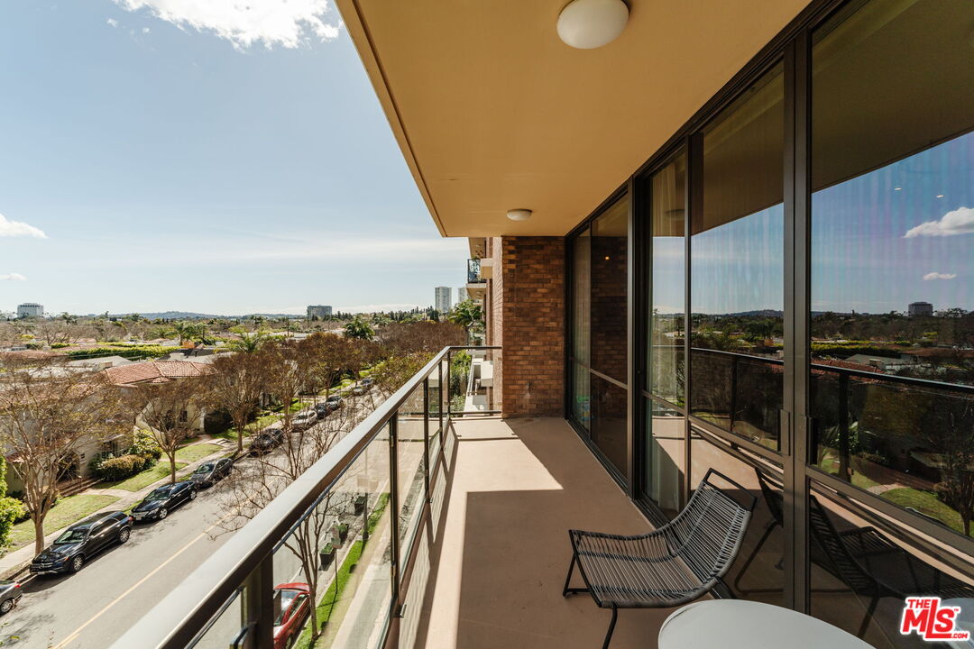 211 S Spalding Dr Unit: 301S