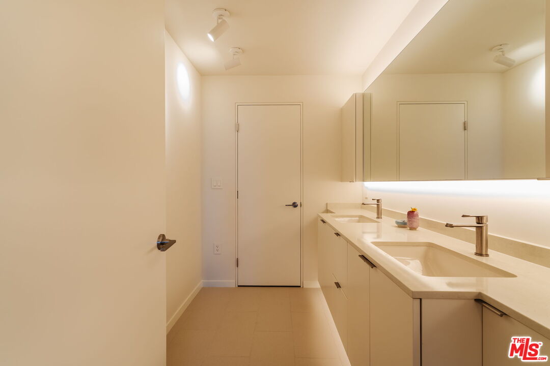 211 S Spalding Dr Unit: 301S
