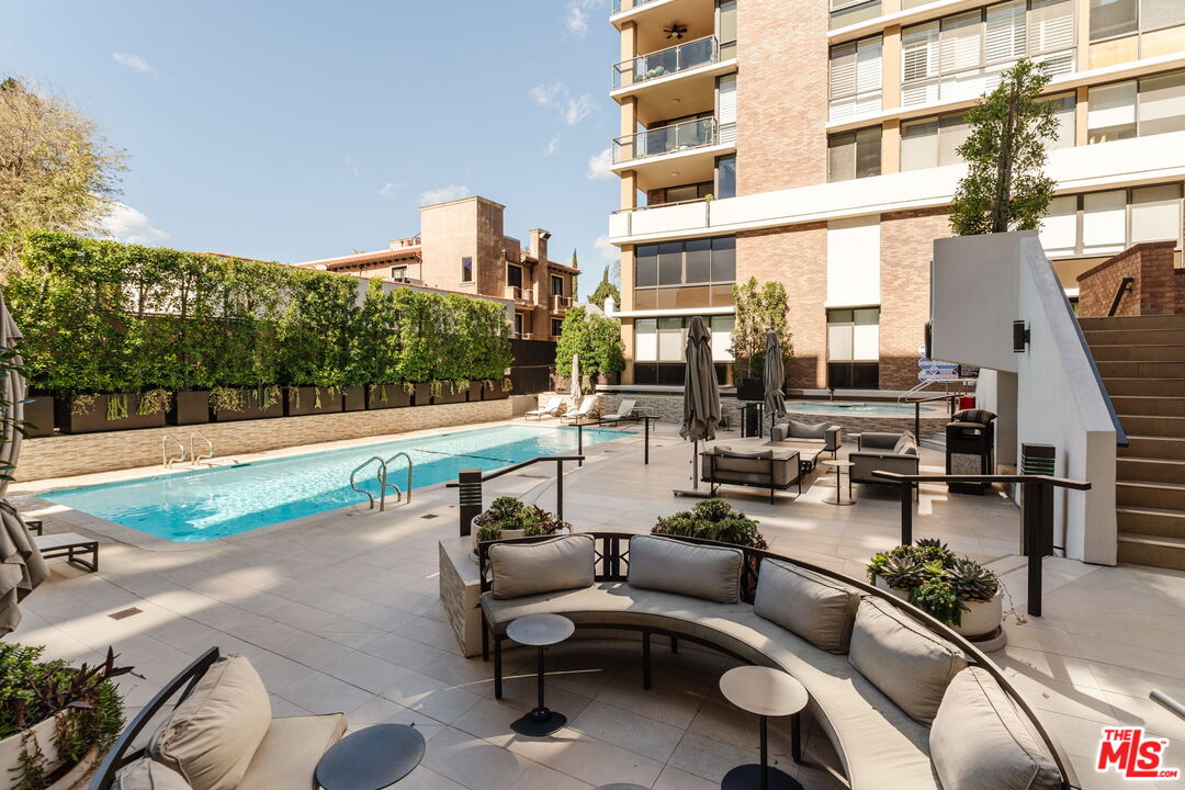 211 S Spalding Dr Unit: 301S