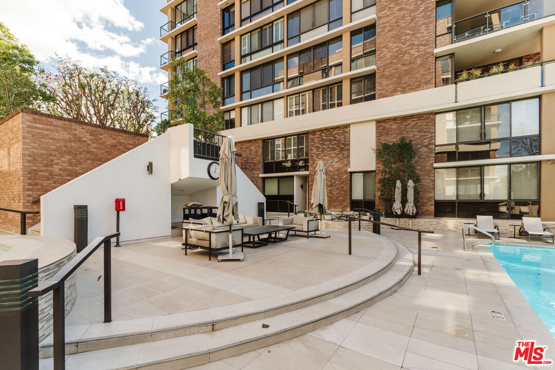 211 S Spalding Dr Unit: 301S