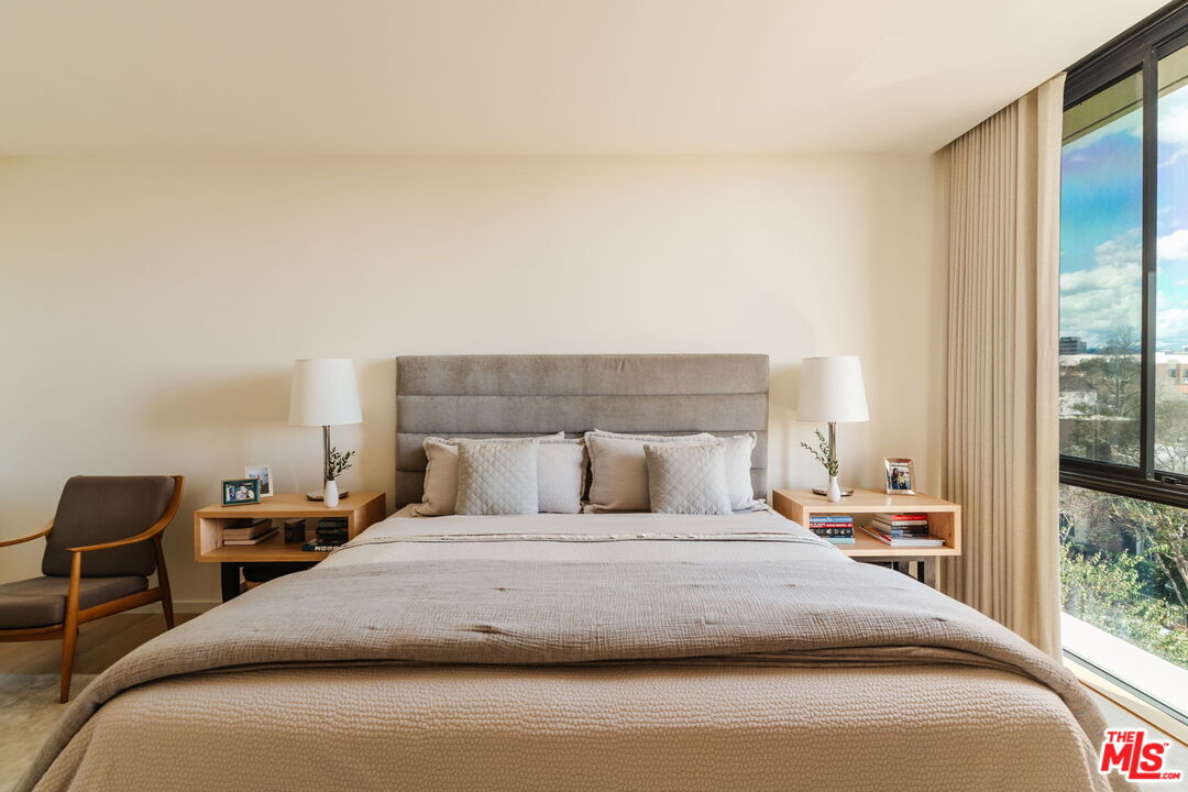 211 S Spalding Dr Unit: 301S