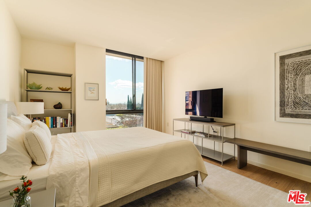 211 S Spalding Dr Unit: 301S