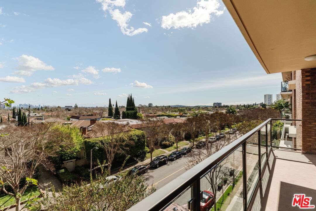 211 S Spalding Dr Unit: 301S