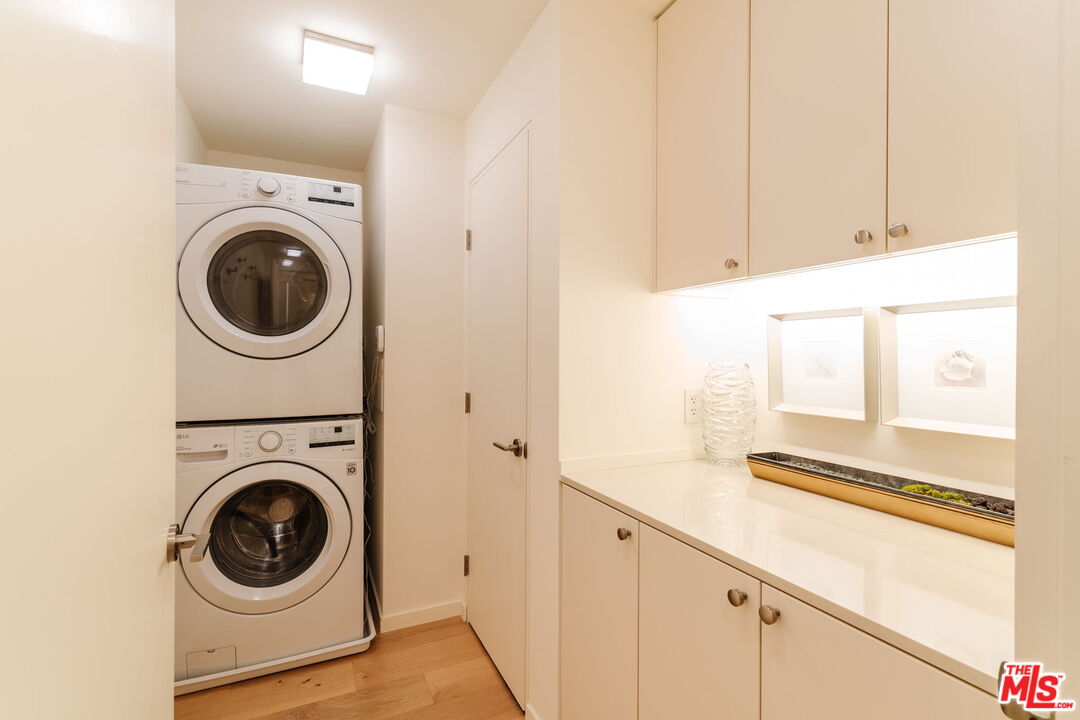 211 S Spalding Dr Unit: 301S