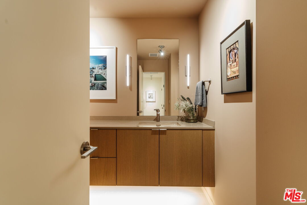 211 S Spalding Dr Unit: 301S