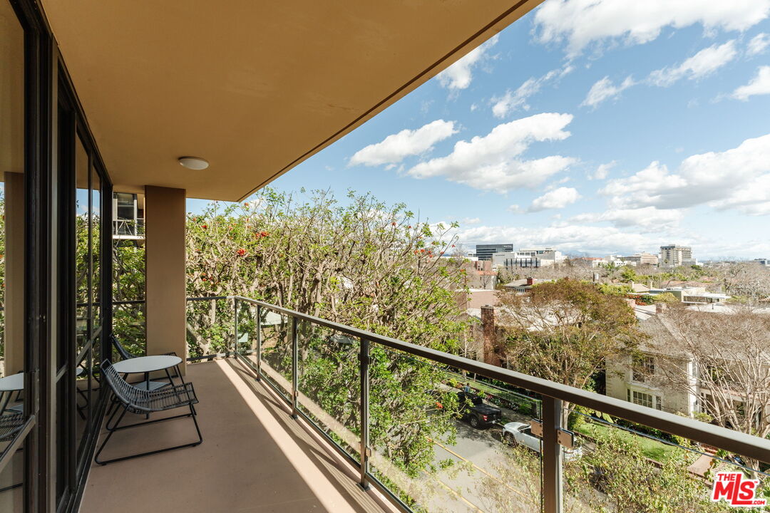 211 S Spalding Dr Unit: 301S