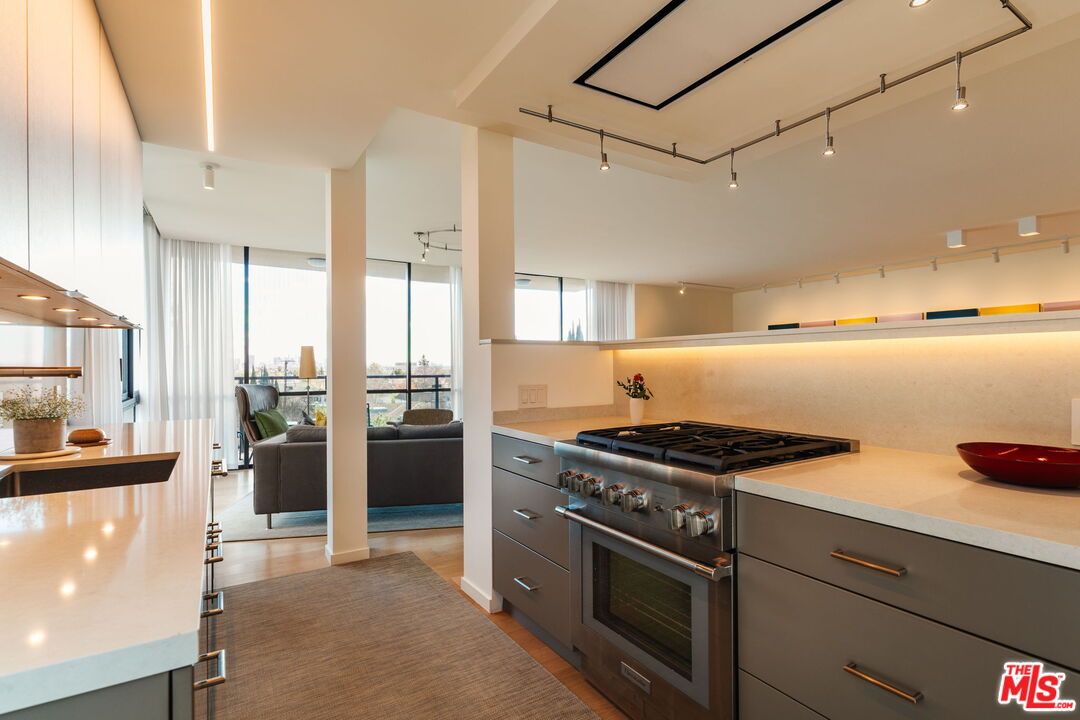 211 S Spalding Dr Unit: 301S