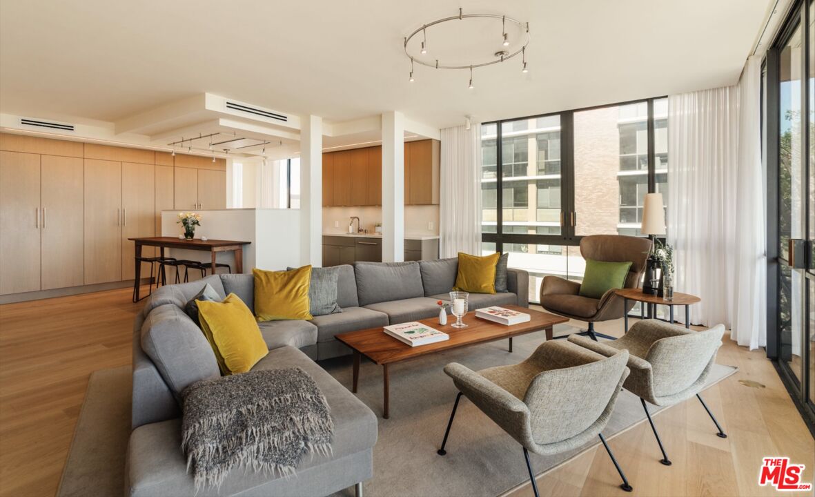 211 S Spalding Dr Unit: 301S