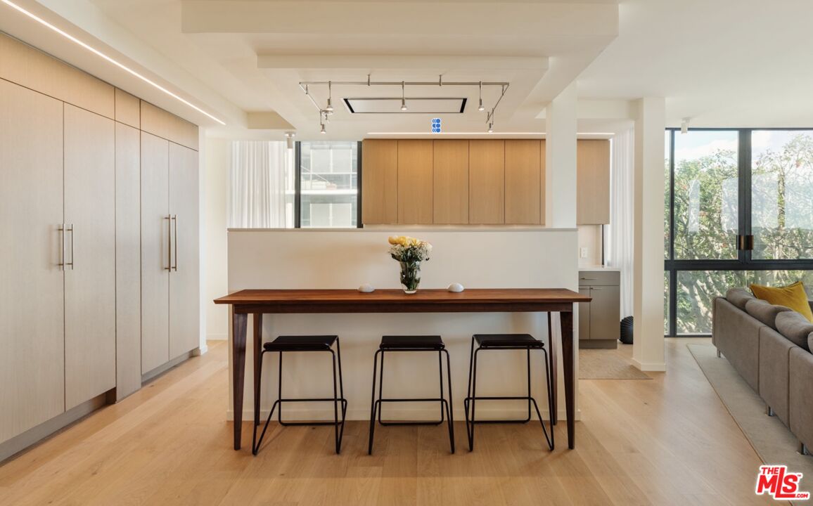 211 S Spalding Dr Unit: 301S
