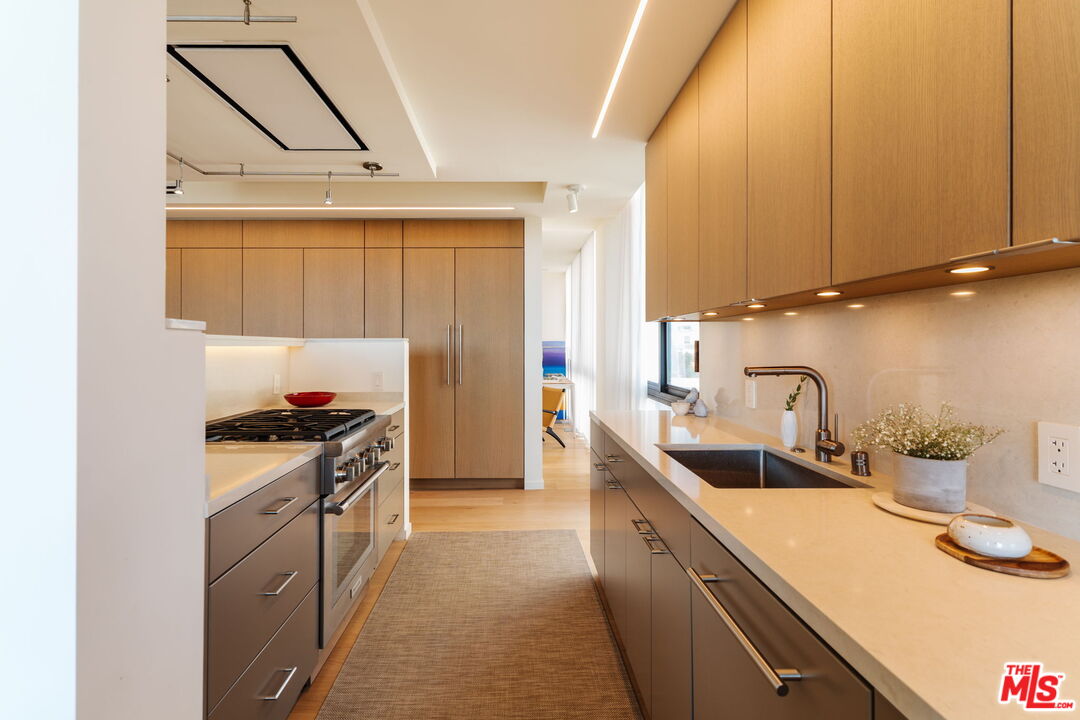 211 S Spalding Dr Unit: 301S