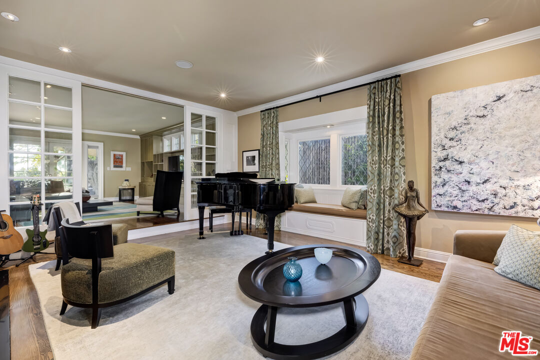 2855 Club Dr