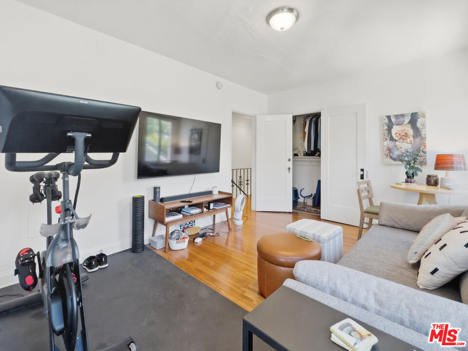 934 N Harper Ave