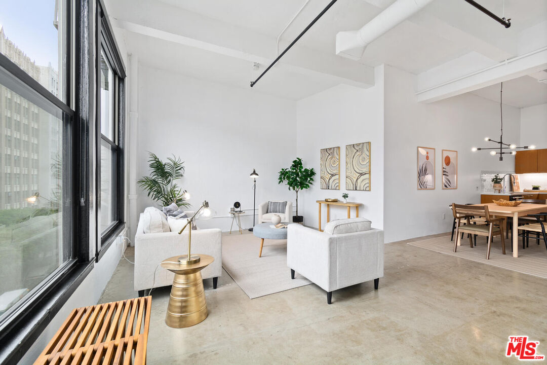 738 S Los Angeles St Unit: 501