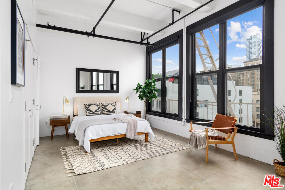 738 S Los Angeles St Unit: 501
