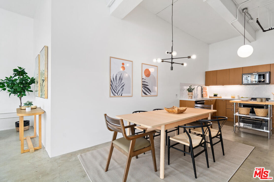 738 S Los Angeles St Unit: 501