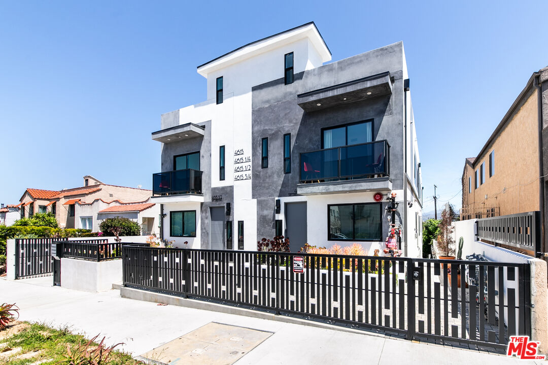 4615 St Charles Pl Unit: 3/4
