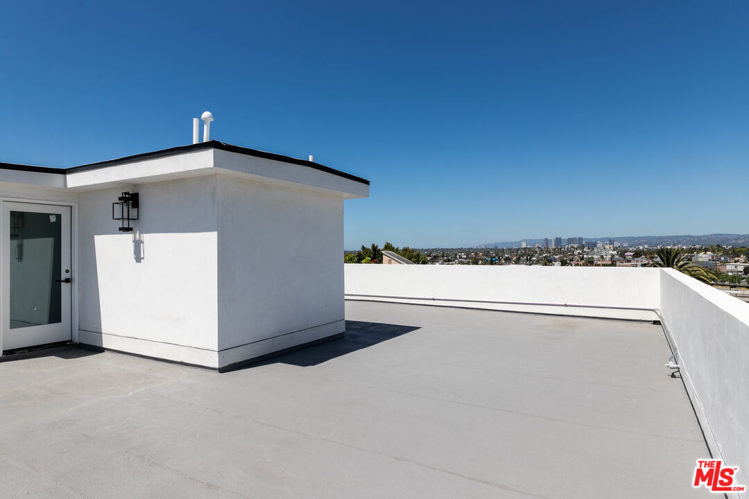 4615 St Charles Pl Unit: 3/4