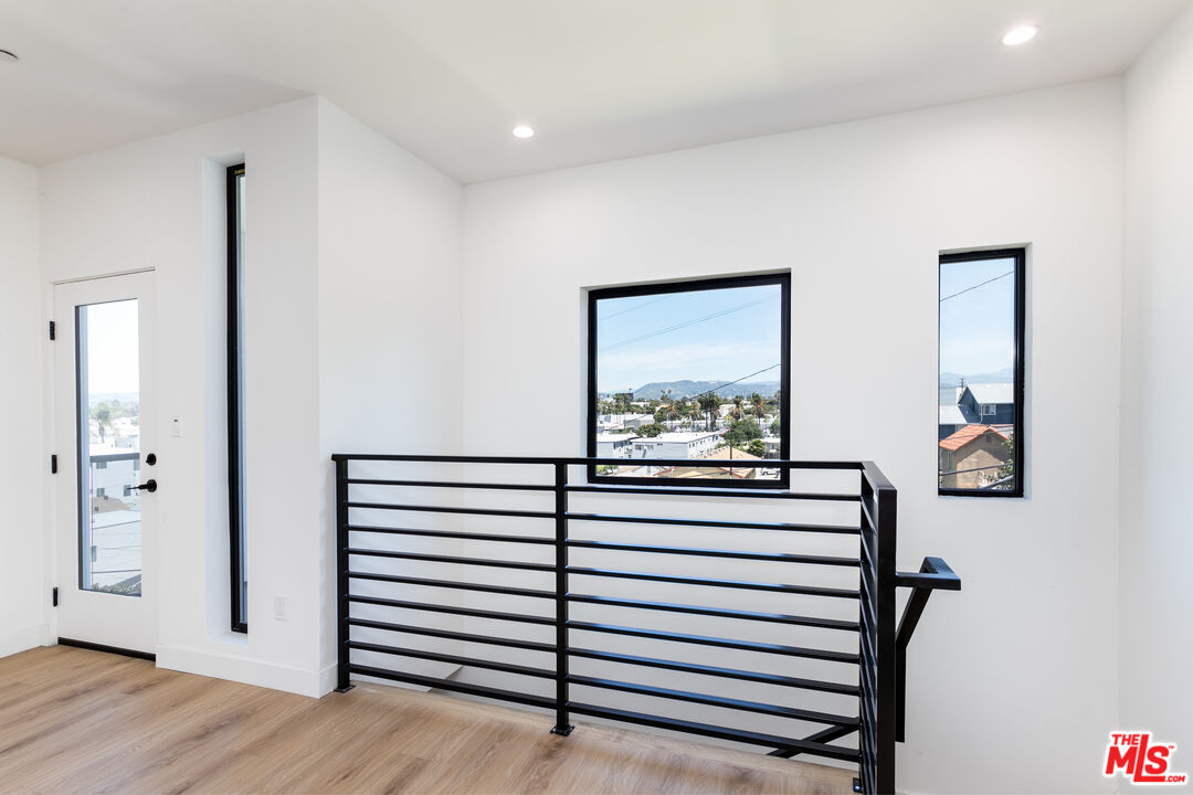 4615 St Charles Pl Unit: 3/4