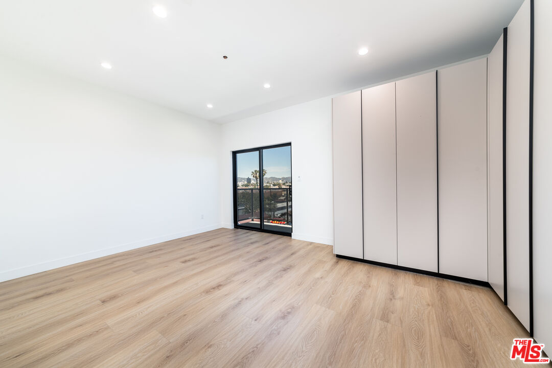 4615 St Charles Pl Unit: 3/4