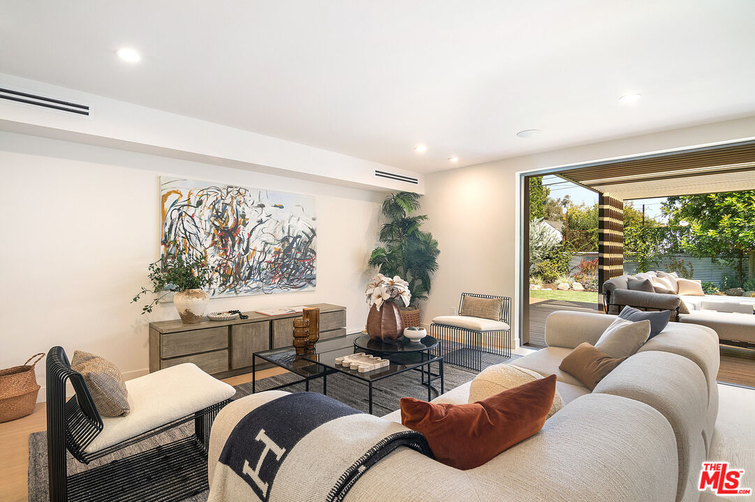 10639 Cushdon Ave