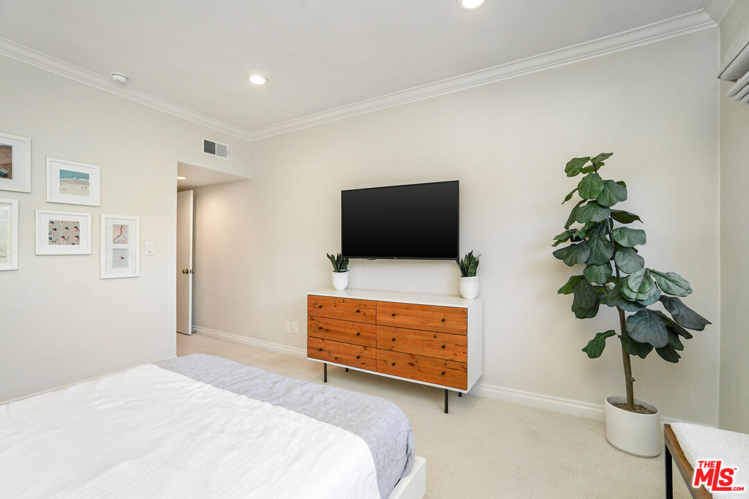 125 Montana Ave Unit: 204