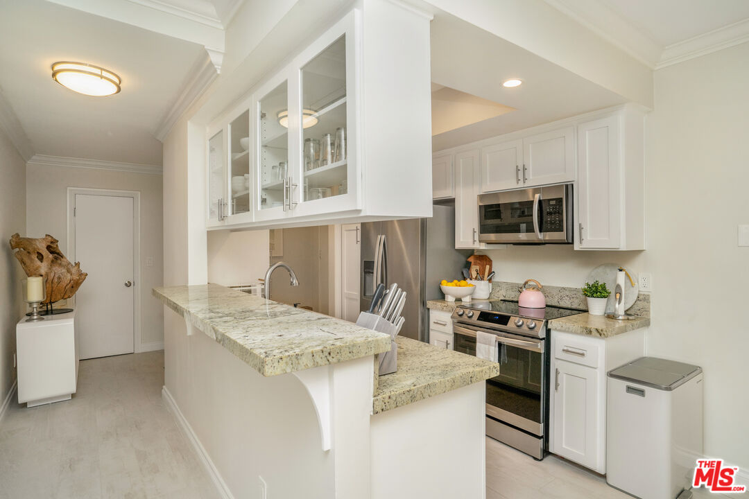 125 Montana Ave Unit: 204