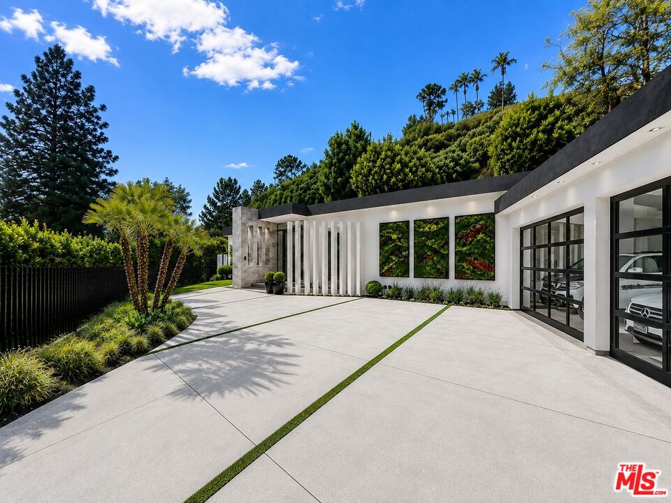 1049 Loma Vista Dr