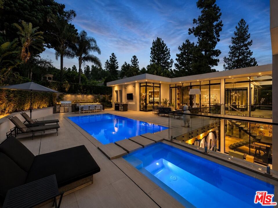 1049 Loma Vista Dr