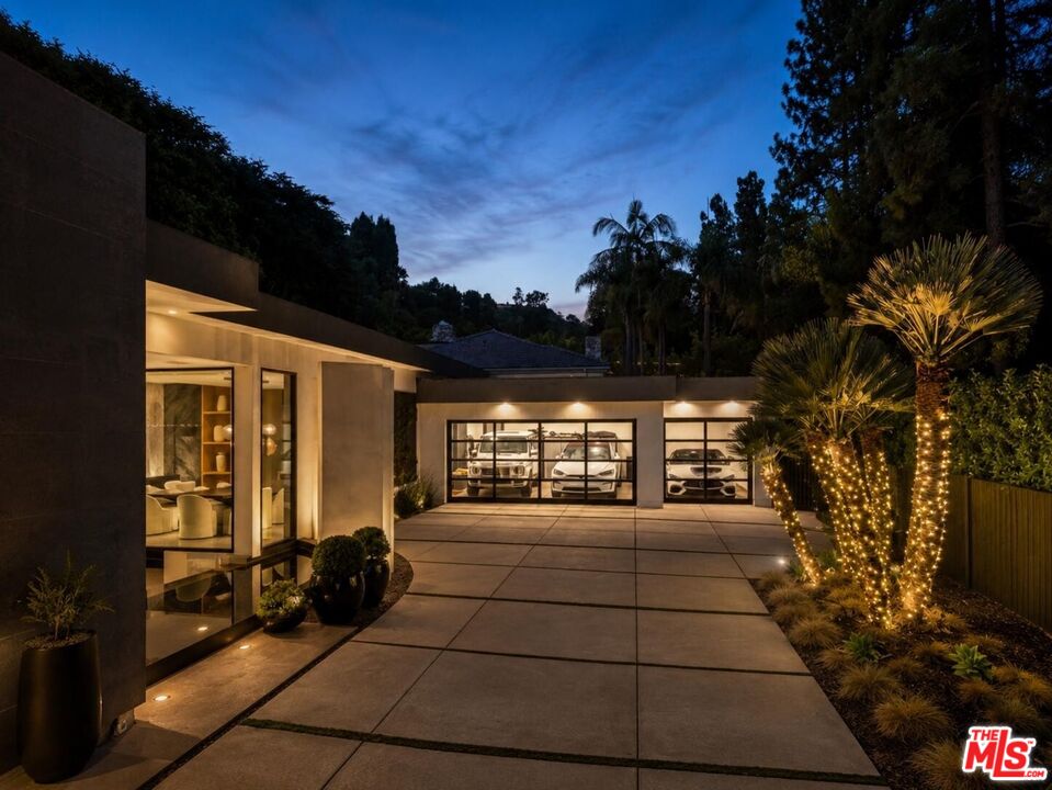 1049 Loma Vista Dr