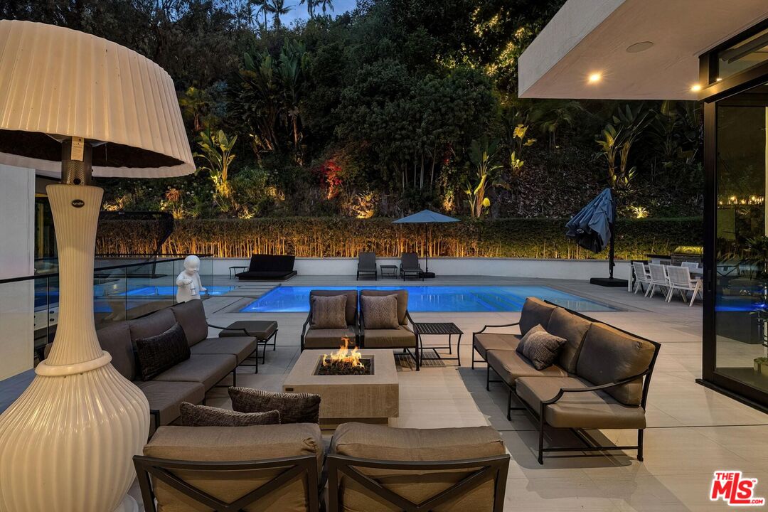 1049 Loma Vista Dr