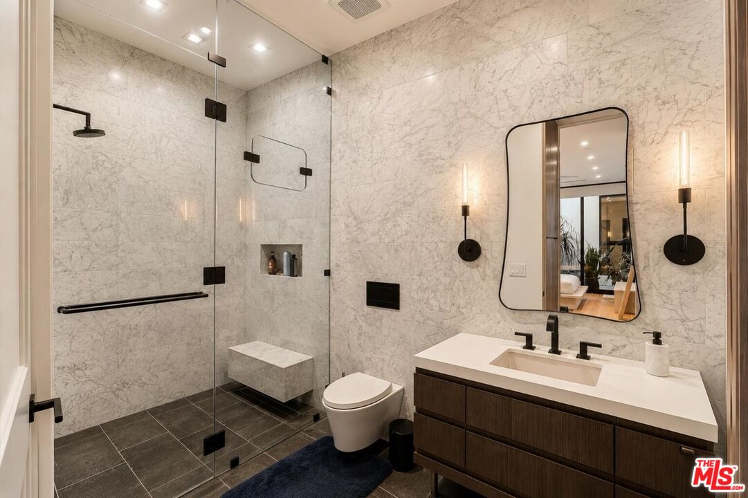 1049 Loma Vista Dr