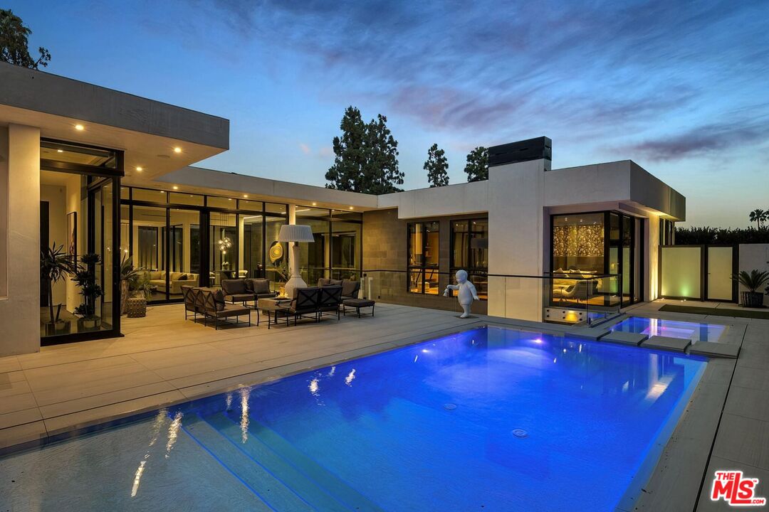 1049 Loma Vista Dr