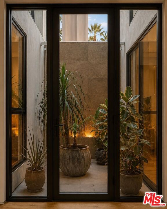 1049 Loma Vista Dr