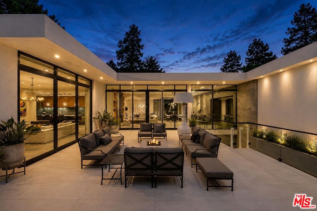 1049 Loma Vista Dr