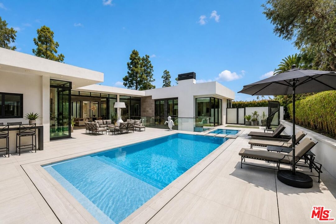 1049 Loma Vista Dr