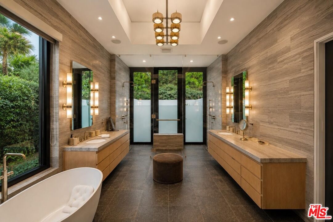 1049 Loma Vista Dr
