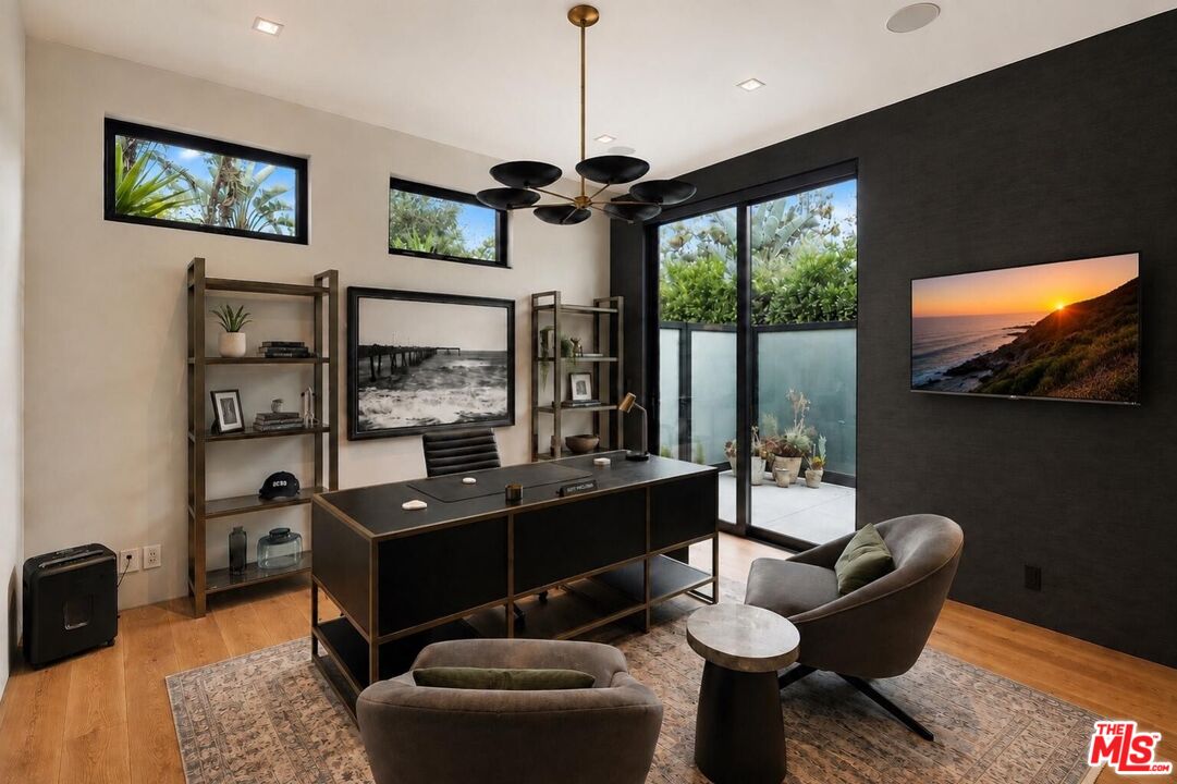 1049 Loma Vista Dr