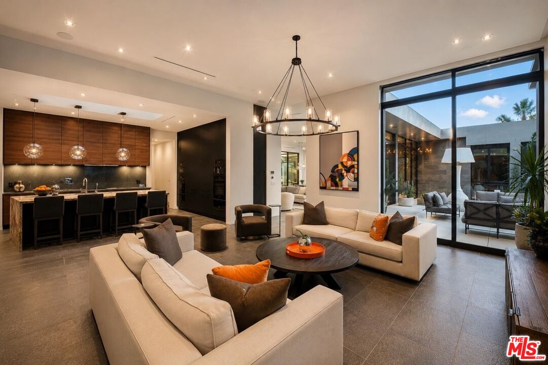 1049 Loma Vista Dr